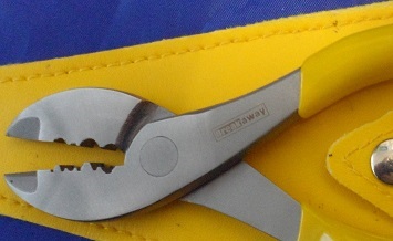 Heavy duty crimping pliers
