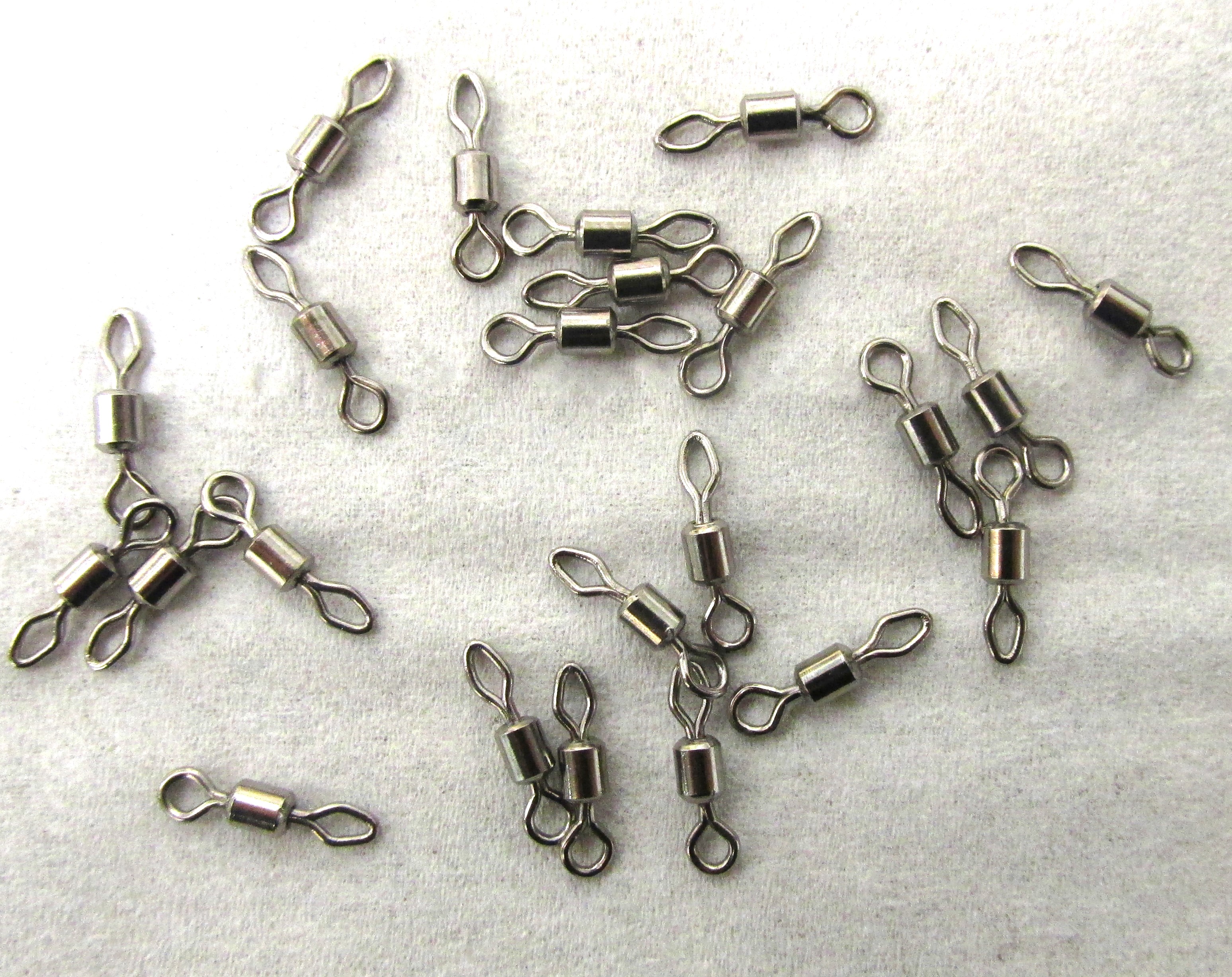 size 8 swivels round/diamond